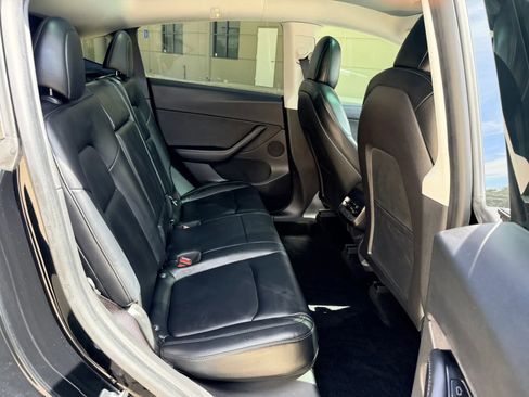 Used 2021 Tesla Model Y Long Range image 15