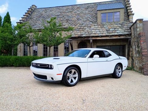 Used 2017 Dodge Challenger SXT RWD image 65