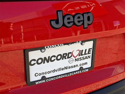 Used 2019 Jeep Cherokee Trailhawk image 32