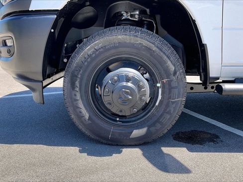New 2026 RAM 3500 Tradesman AWD/4WD image 32