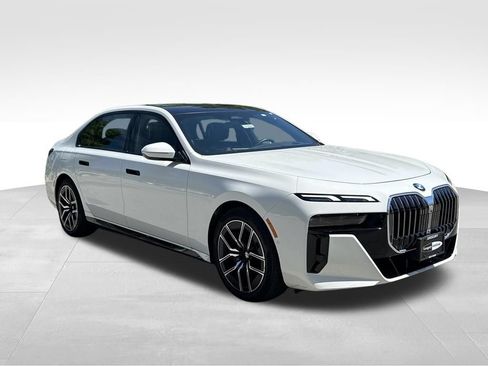 Used 2025 BMW 740i xDrive AWD/4WD image 6