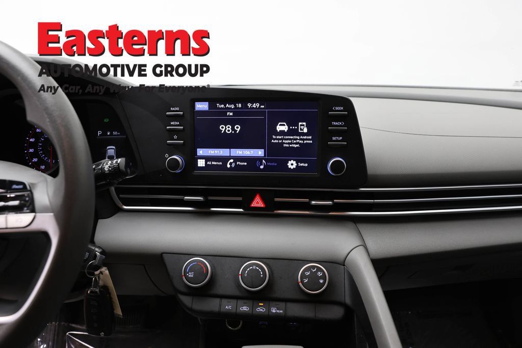 Used 2023 Hyundai Elantra SE w/ Cargo Package FWD image 14