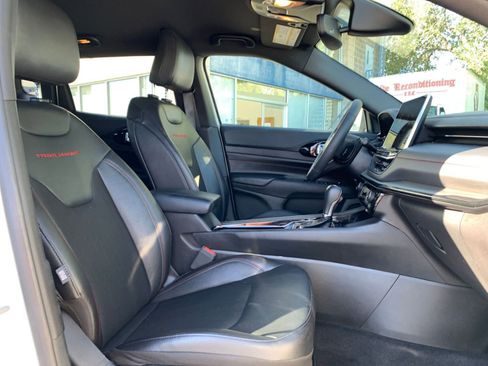 Used 2025 Jeep Compass Trailhawk image 35