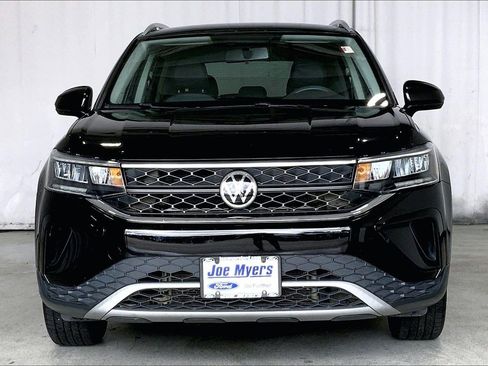 Used 2022 Volkswagen Taos SE image 2