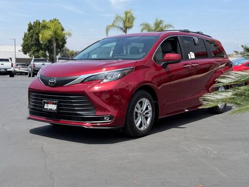 New 2026 Toyota Sienna XLE FWD image 5