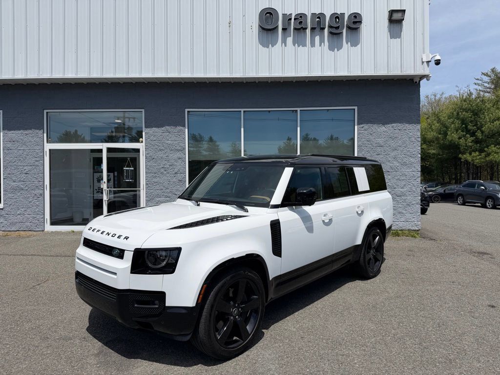 Used 2025 Land Rover Defender 130 X-Dynamic SE AWD/4WD image 3