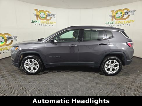 Used 2024 Jeep Compass Latitude AWD/4WD image 4