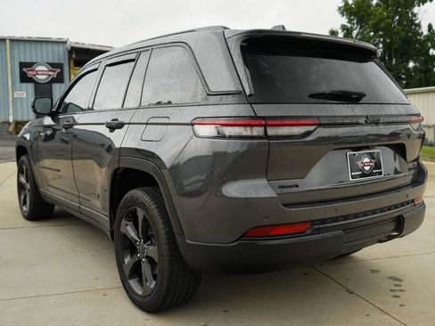 Used 2025 Jeep Grand Cherokee Limited w/ Black Appearance Package AWD/4WD image 4