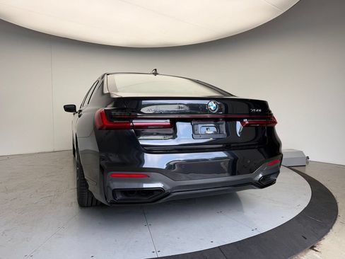 Used 2022 BMW 750Li xDrive AWD/4WD image 4