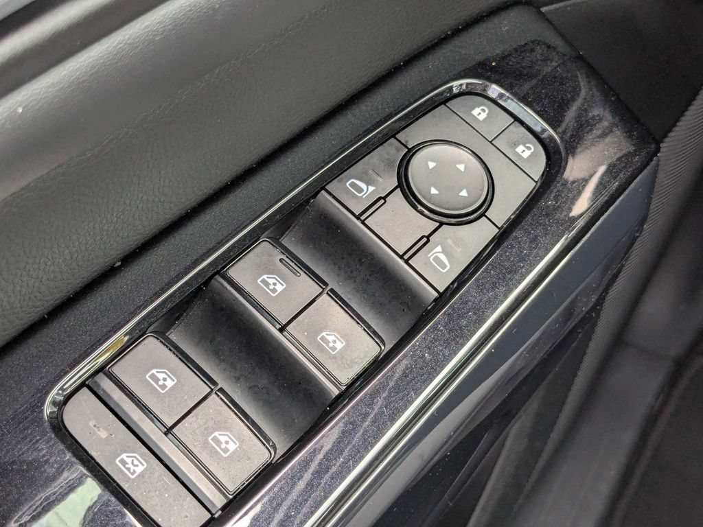 Used 2022 Nissan Pathfinder SV FWD image 34