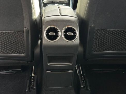 Used 2025 Mercedes-Benz GLB 250 4MATIC image 44