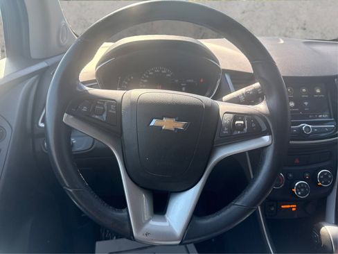 Used 2019 Chevrolet Trax LT w/ LT Convenience Package FWD image 26