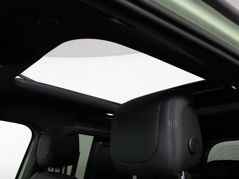 Used 2023 Land Rover Defender 110 75th Limited Edition image 10