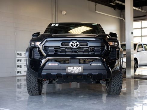 Used 2024 Toyota Tacoma TRD Off-Road w/ TRD Off Road Upgrade Package AWD/4WD image 3