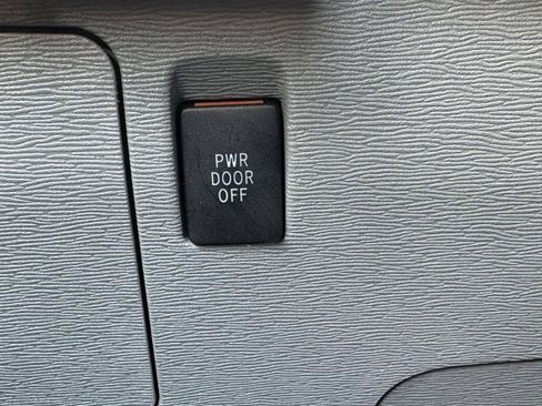 Used 2013 Toyota Sienna LE FWD image 39