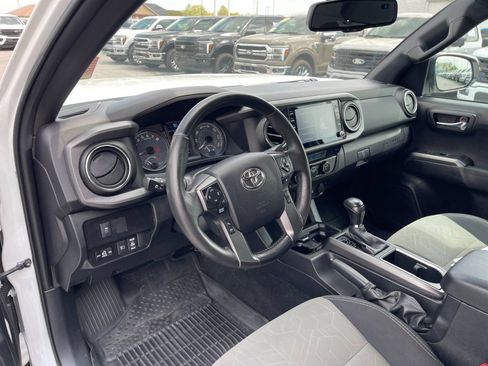 Used 2021 Toyota Tacoma TRD Off-Road w/ Technology Package AWD/4WD image 11