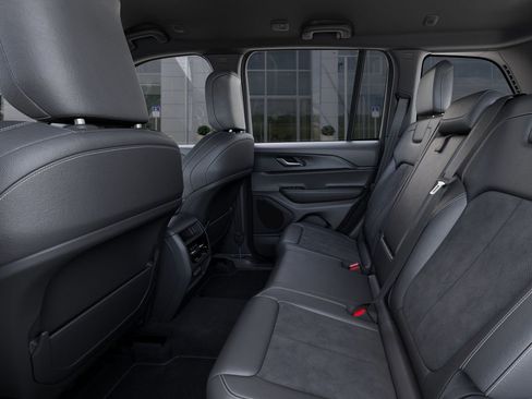 New 2025 Jeep Grand Cherokee Altitude image 25