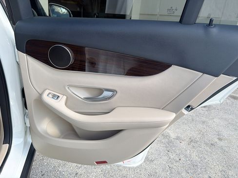 Used 2022 Mercedes-Benz GLC 300 w/ Premium Package Lite image 29