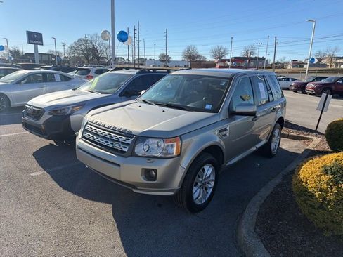 Used 2011 Land Rover LR2 HSE image 4
