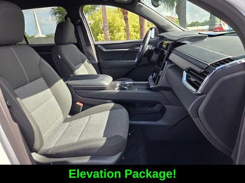 Used 2025 GMC Acadia Elevation FWD image 18