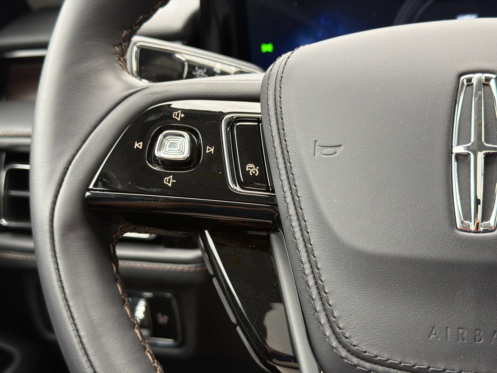 New 2027 Lincoln Aviator Reserve w/ Jet Appearance Package AWD/4WD image 25