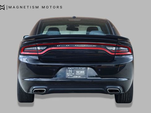 Used 2017 Dodge Charger SE w/ Power Sunroof Group RWD image 8