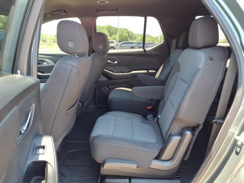 Used 2023 Chevrolet Traverse LT FWD image 5