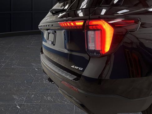 Used 2025 Ford Explorer ST-Line image 34