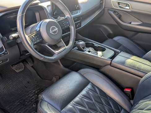 Used 2022 Nissan Rogue Platinum w/ Head-Up Display Package image 16