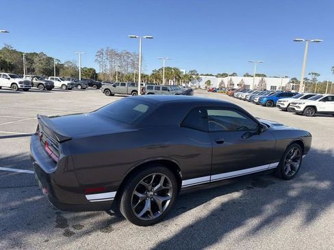Used 2017 Dodge Challenger SXT image 3