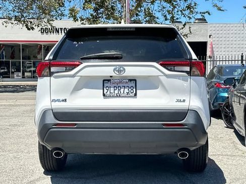 Used 2024 Toyota RAV4 XLE FWD image 5