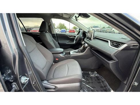 Used 2025 Toyota RAV4 XLE AWD/4WD image 39