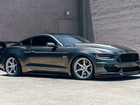 Used 2017 Ford Mustang GT Premium w/ GT Performance Package RWD image 4
