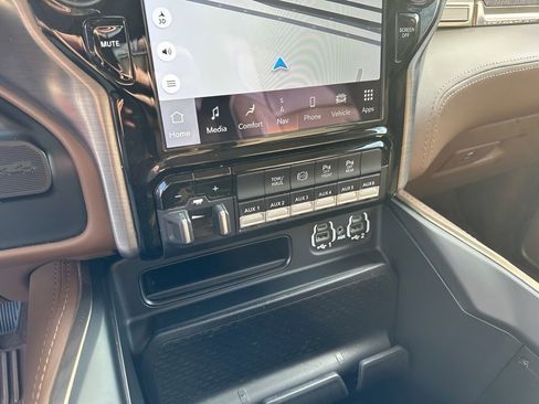 Used 2022 RAM 2500 Limited w/ Safety Group image 19