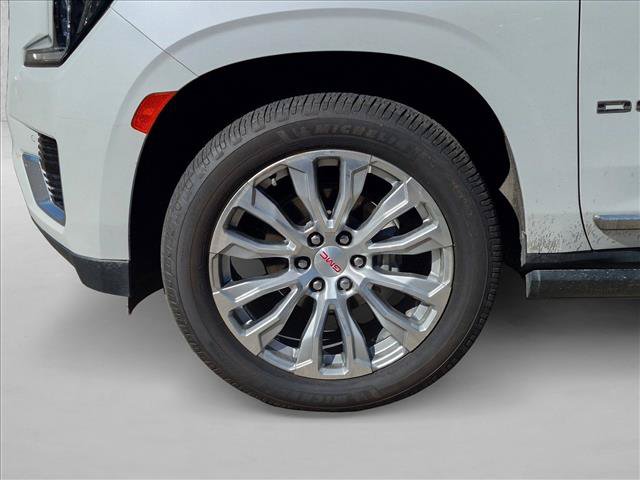 Used 2023 GMC Yukon XL Denali AWD/4WD image 9