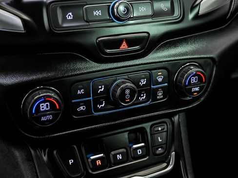 Used 2020 GMC Terrain SLE w/ Driver Convenience Package FWD image 22