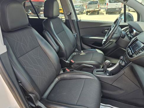 Used 2020 Chevrolet Trax LT w/ Redline Edition AWD/4WD image 12