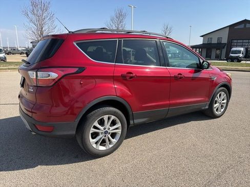 Used 2017 Ford Escape SE w/ Equipment Group 201A image 3