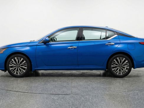 Used 2025 Nissan Altima 2.5 SV image 5