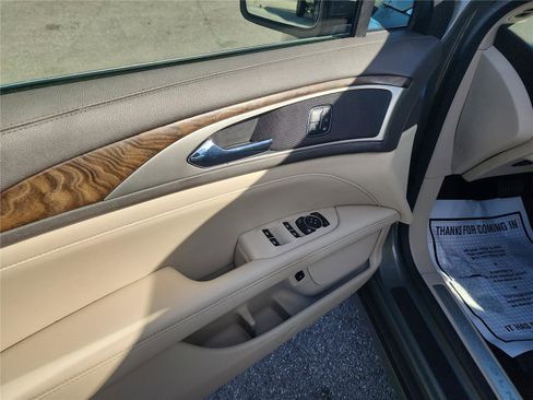 Used 2017 Lincoln MKZ Reserve image 12