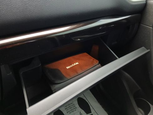 Used 2017 Nissan Titan SV image 17