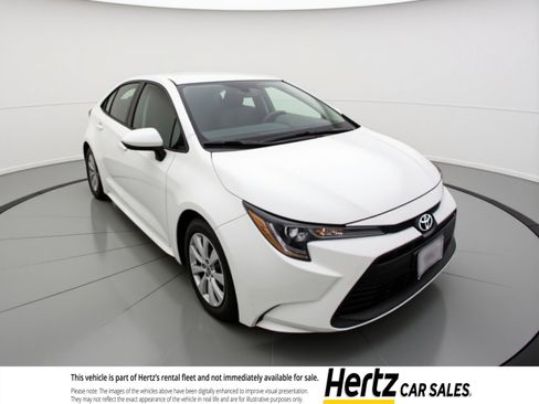 Used 2025 Toyota Corolla LE image 1