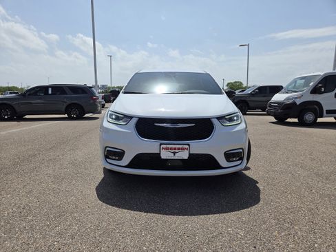 New 2026 Chrysler Pacifica Select FWD image 2