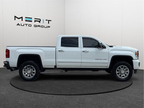 Used 2019 GMC Sierra 2500 Denali w/ Duramax Plus Package AWD/4WD image 10