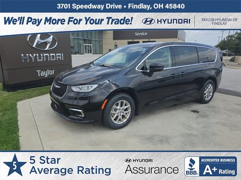 Used 2023 Chrysler Pacifica Touring-L FWD image 1