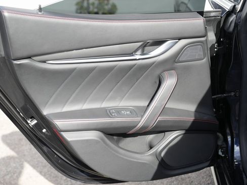 Used 2021 Maserati Ghibli S image 33