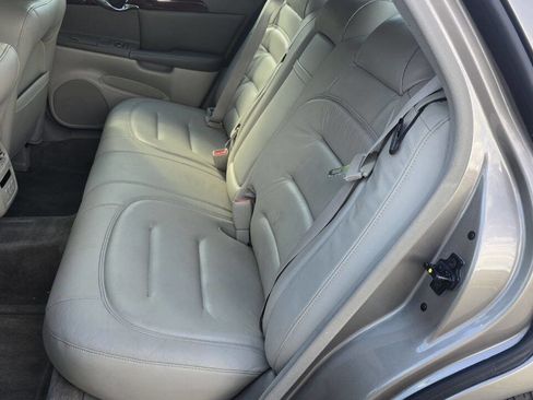 Used 2000 Cadillac De Ville w/ Comfort/Convenience Pkg image 13