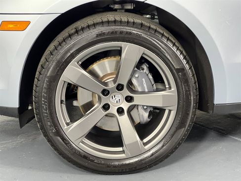Used 2025 Porsche Macan image 32