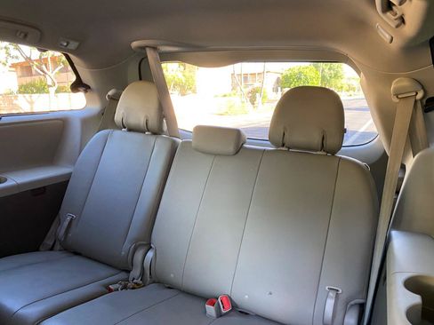 Used 2015 Toyota Sienna XLE Premium FWD image 36