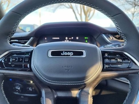 Used 2023 Jeep Grand Cherokee Overland w/ Luxury Tech Group IV image 33